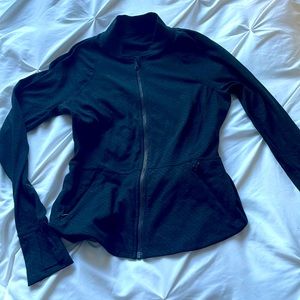 Lululemon black jacket with front and back pockets.